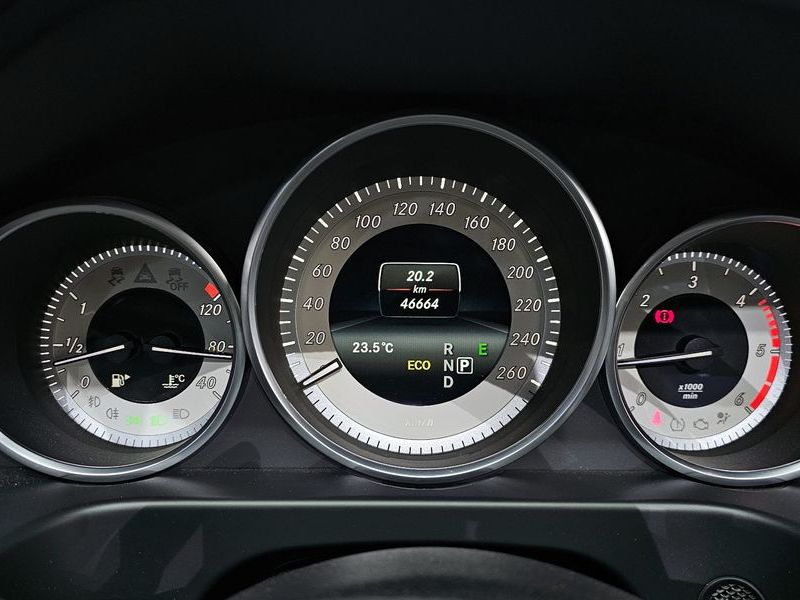 2016 Mercedes-Benz E-Class E220 Bluetec Avantgarde photo 8