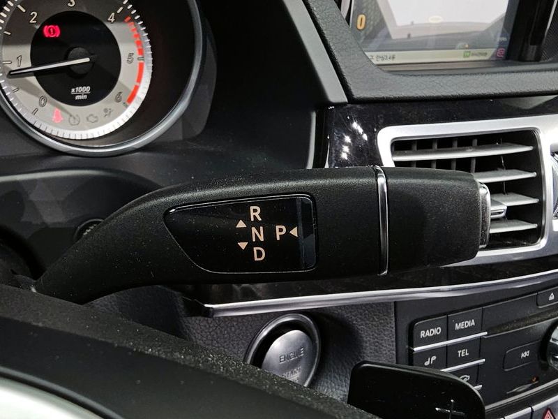 2016 Mercedes-Benz E-Class E220 Bluetec Avantgarde photo 9