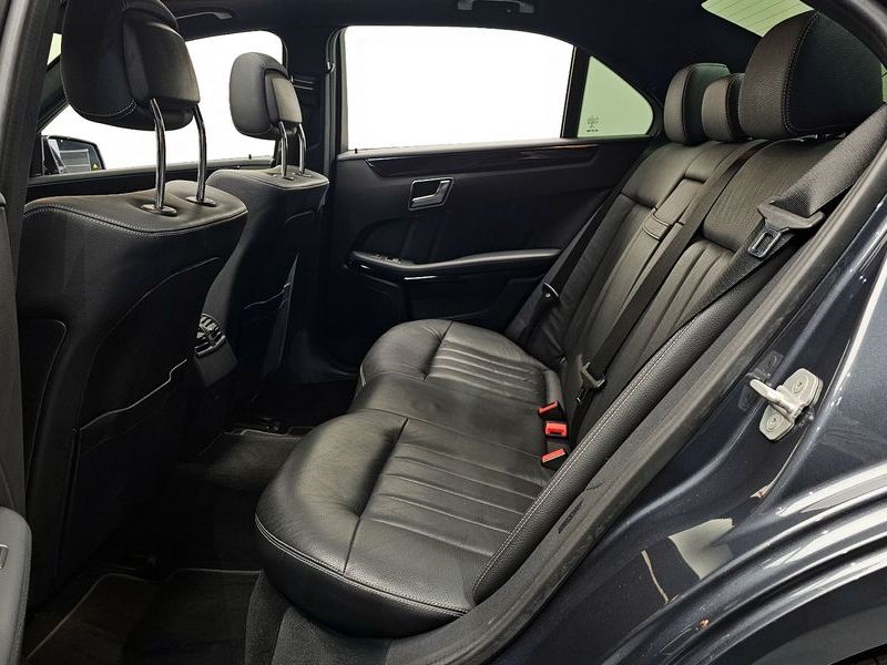 2016 Mercedes-Benz E-Class E220 Bluetec Avantgarde photo 12