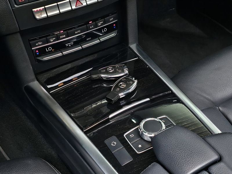 2016 Mercedes-Benz E-Class E220 Bluetec Avantgarde photo 16