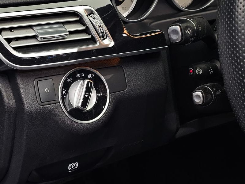 2016 Mercedes-Benz E-Class E220 Bluetec Avantgarde photo 17