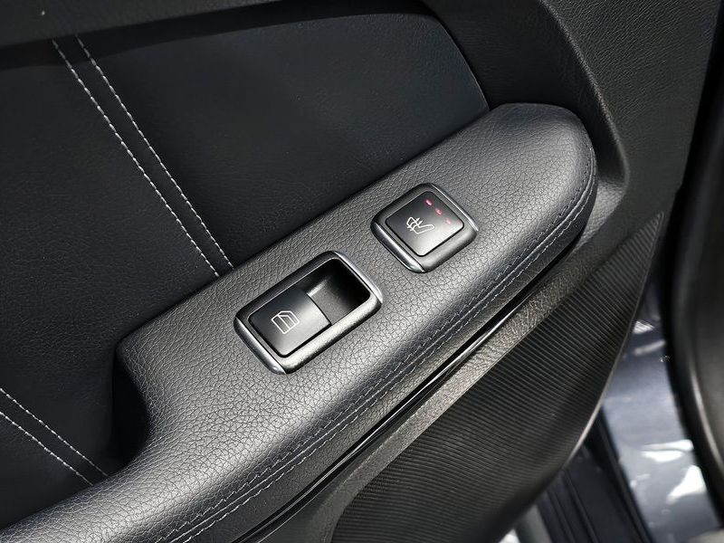 2016 Mercedes-Benz E-Class E220 Bluetec Avantgarde photo 18
