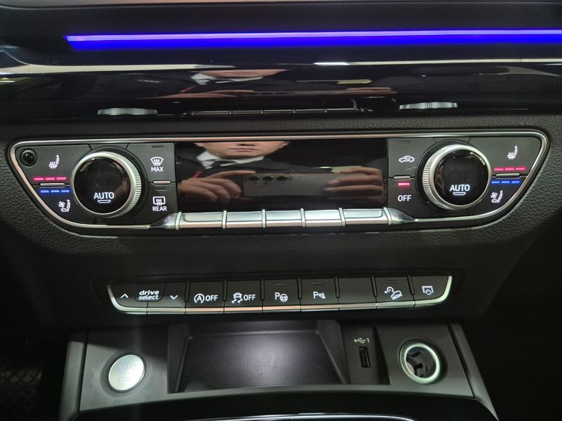 2024 Audi Q5 45 TFSI Quattro Premium photo 17