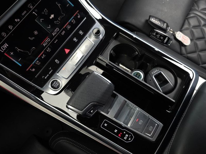 2022 Audi Q7 55 TFSI Quattro Premium photo 9