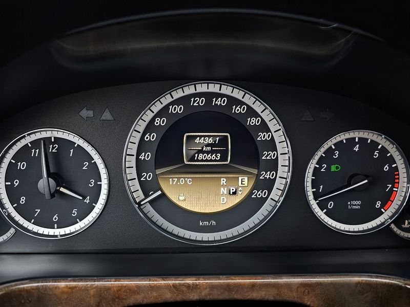 2012 Mercedes-Benz E-Class E300 Elegance photo 8