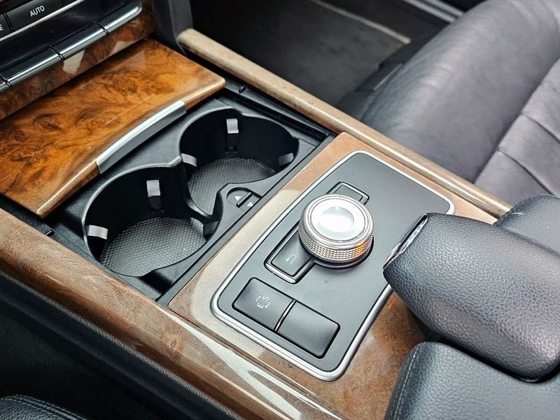2012 Mercedes-Benz E-Class E300 Elegance photo 9