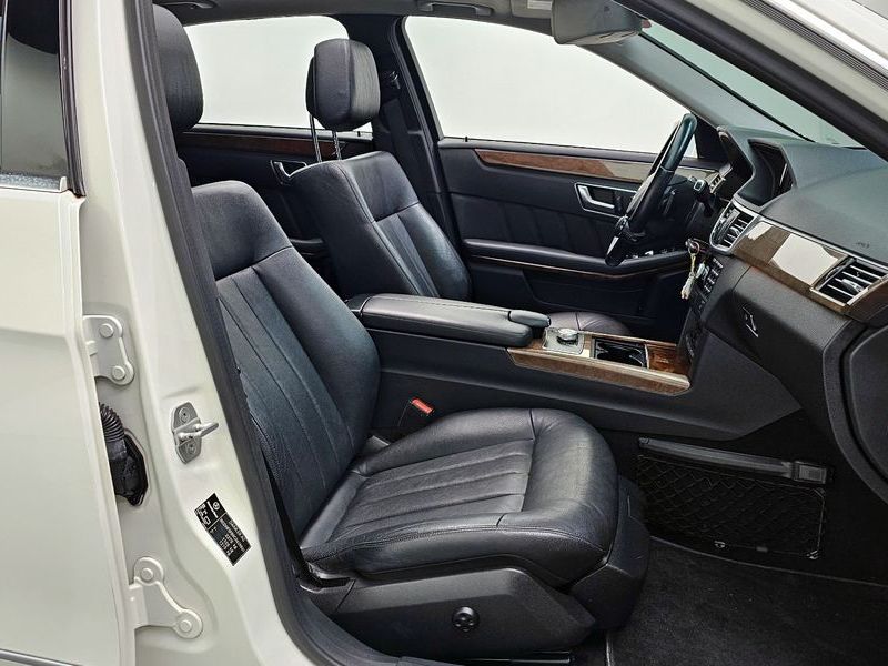 2012 Mercedes-Benz E-Class E300 Elegance photo 10