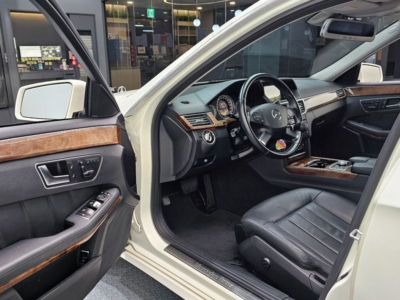 2012 Mercedes-Benz E-Class E300 Elegance photo 11