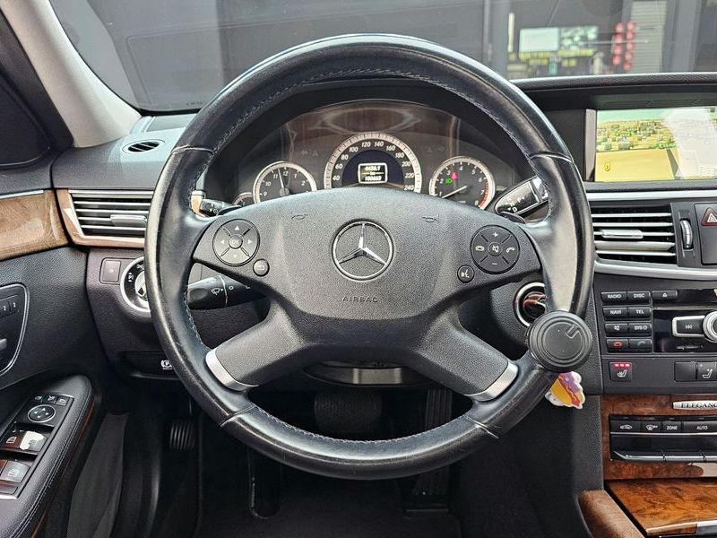 2012 Mercedes-Benz E-Class E300 Elegance photo 13