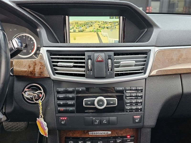2012 Mercedes-Benz E-Class E300 Elegance photo 15
