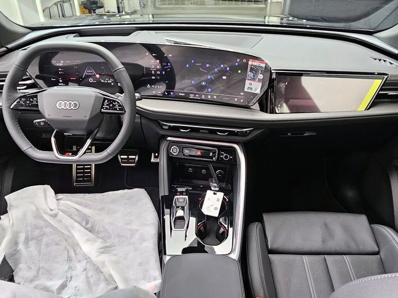 2025 Audi Q5 40 TDI Quattro S Line Black Edition photo 7