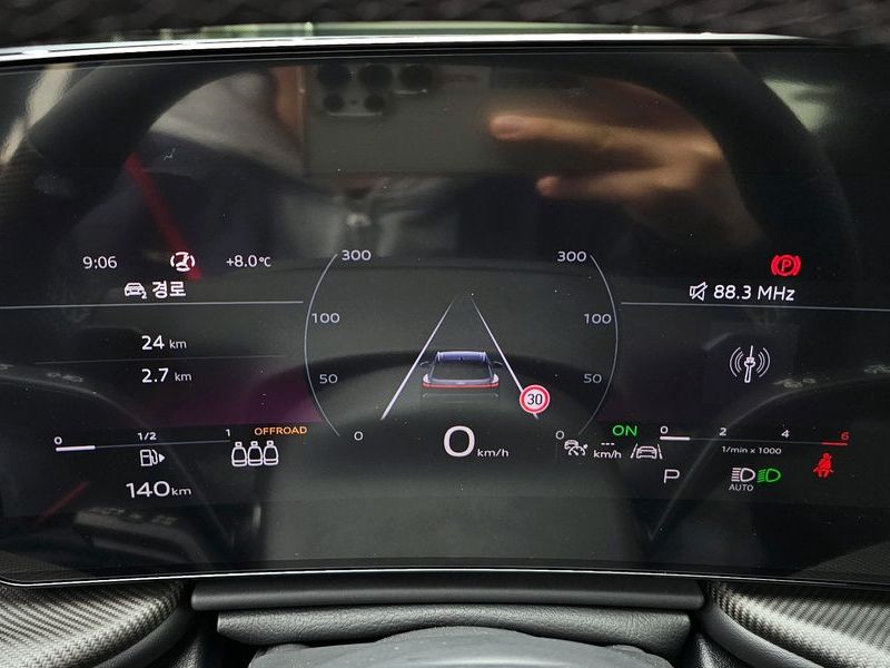 2025 Audi Q5 40 TDI Quattro S Line Black Edition photo 8