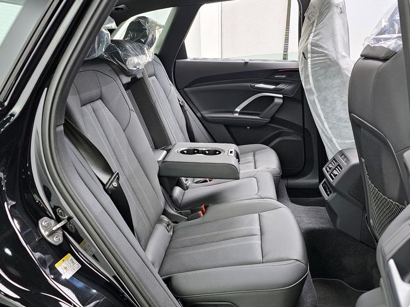 2025 Audi Q5 40 TDI Quattro S Line Black Edition photo 12
