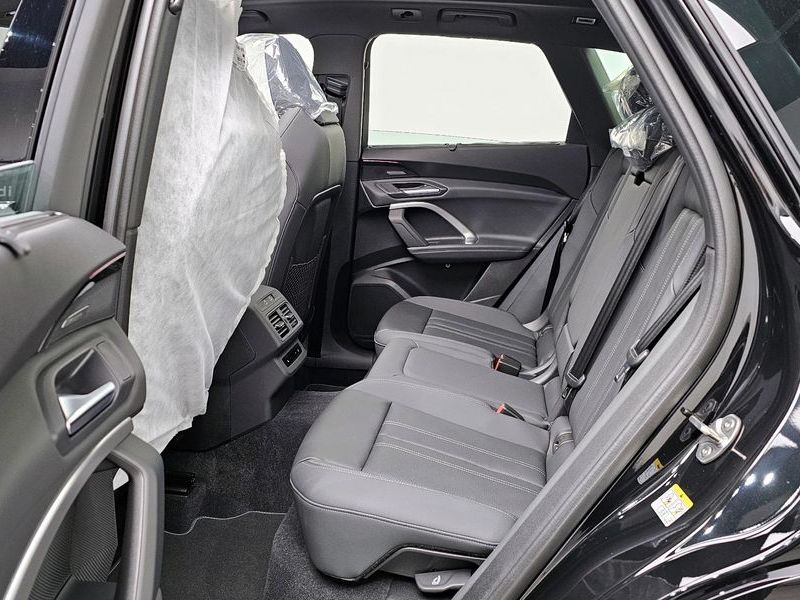 2025 Audi Q5 40 TDI Quattro S Line Black Edition photo 13