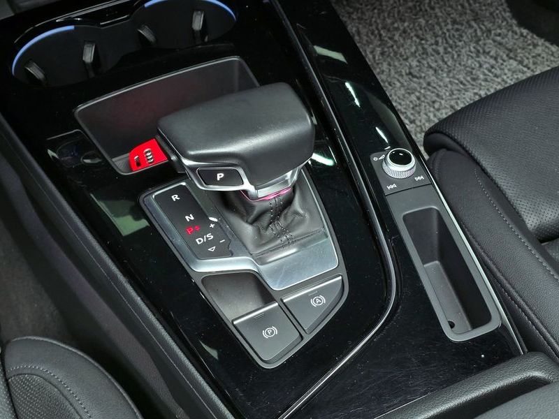 2021 Audi A4 40 TFSI Premium photo 9