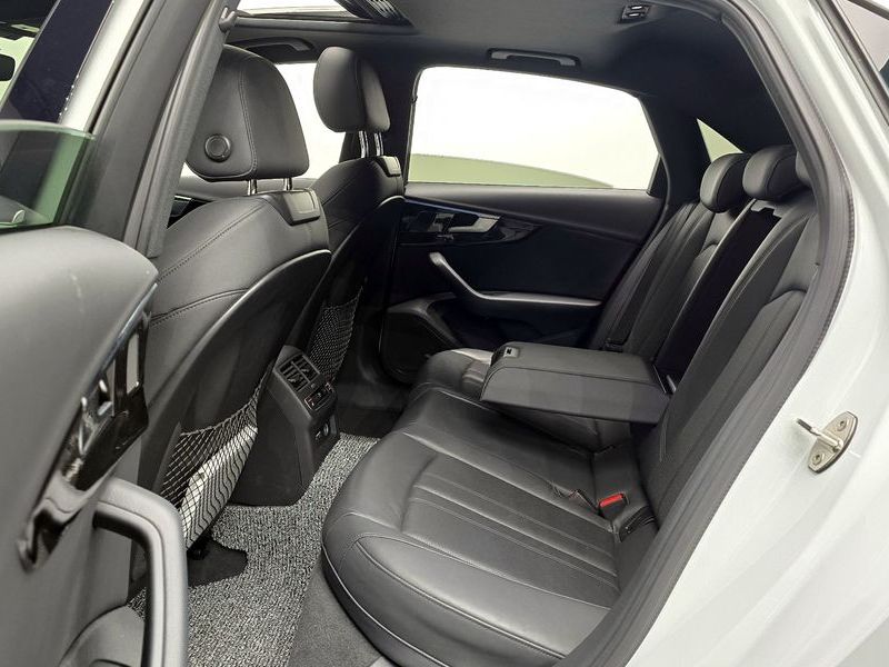 2021 Audi A4 40 TFSI Premium photo 12