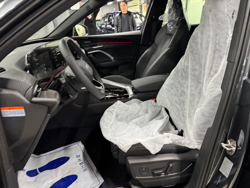 2025 Audi Q5 40 TDI Quattro S Line Black Edition photo 7