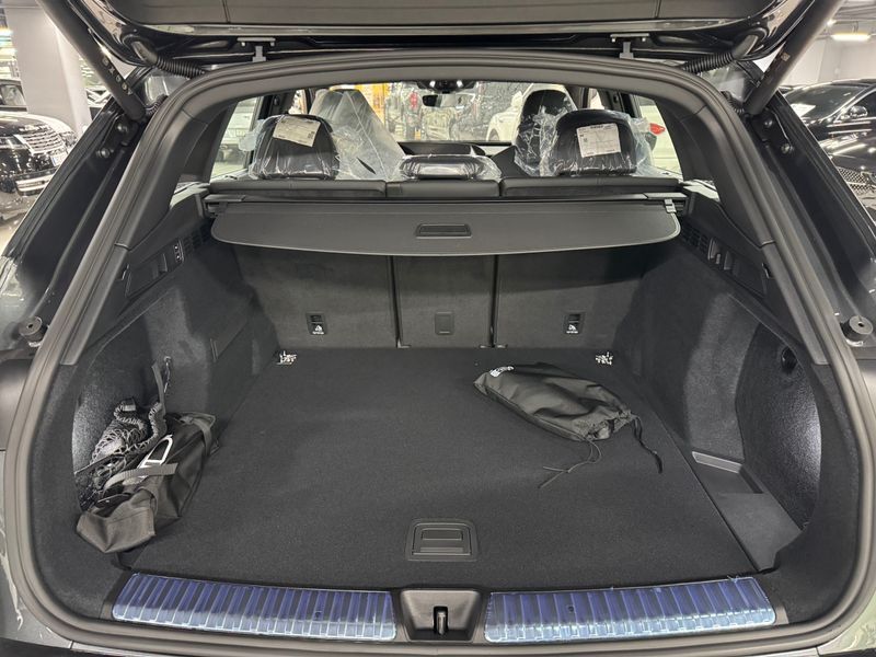 2025 Audi Q5 40 TDI Quattro S Line Black Edition photo 13