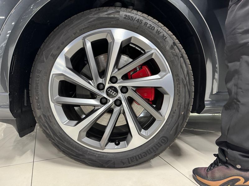 2025 Audi Q5 40 TDI Quattro S Line Black Edition photo 14