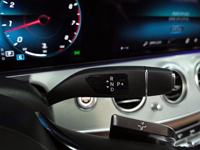 2021 Mercedes-Benz E-Class E250 Avantgarde photo 9