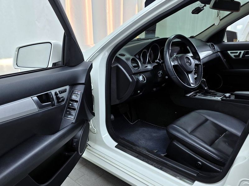 2012 Mercedes-Benz C-Class C220 CDI BlueEFFICIENCY photo 10