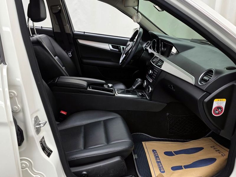2012 Mercedes-Benz C-Class C220 CDI BlueEFFICIENCY photo 11