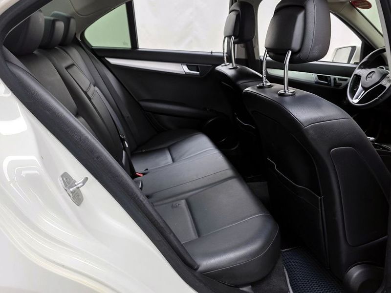 2012 Mercedes-Benz C-Class C220 CDI BlueEFFICIENCY photo 12