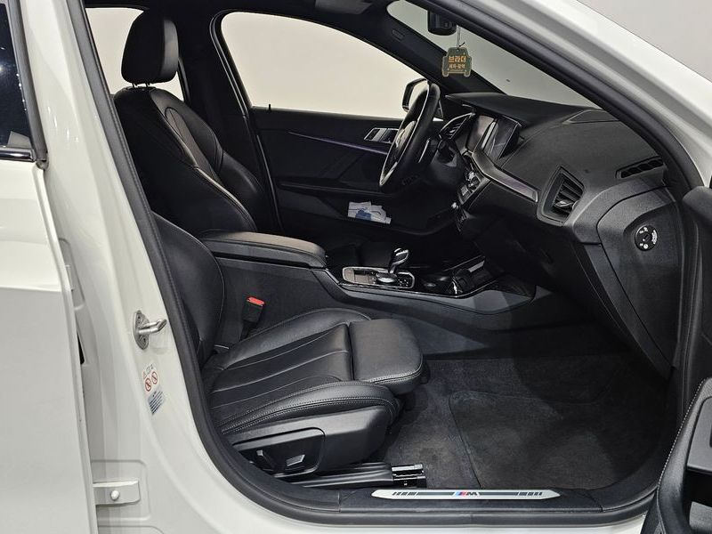 2022 BMW 1시리즈 120i M Sports photo 11