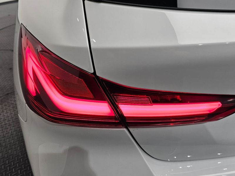 2022 BMW 1시리즈 120i M Sports photo 23