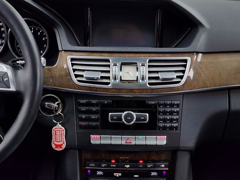 2014 Mercedes-Benz E-Class E200 Elegance photo 14
