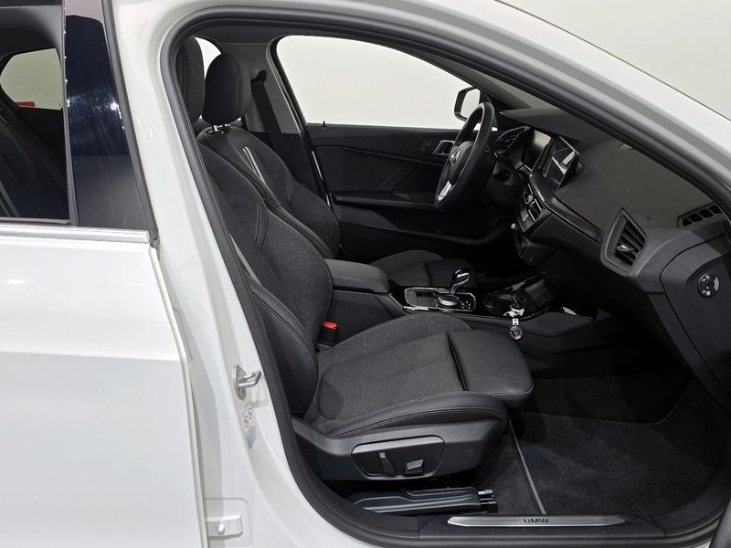 2024 BMW 1시리즈 120i Sports photo 11
