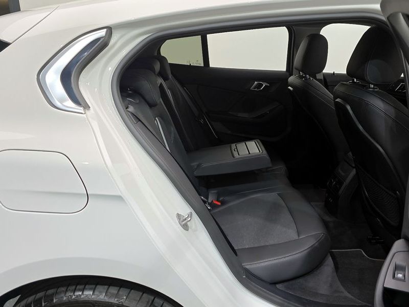 2024 BMW 1시리즈 120i Sports photo 12