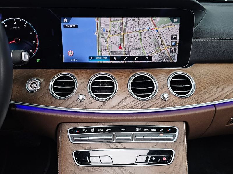2021 Mercedes-Benz E-Class E250 Exclusive photo 14