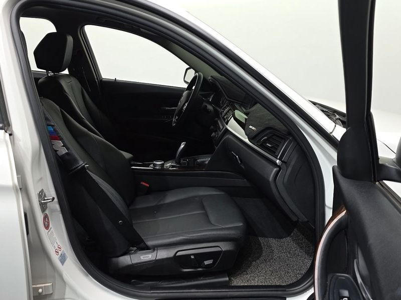 2014 BMW 3 Series 320d xDrive photo 11