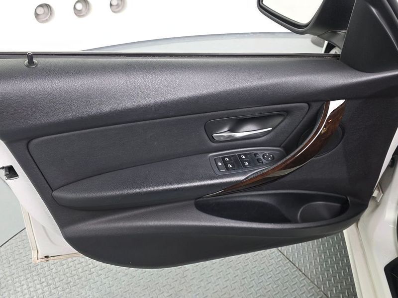 2014 BMW 3 Series 320d xDrive photo 24