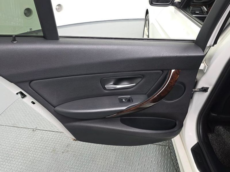 2014 BMW 3 Series 320d xDrive photo 25