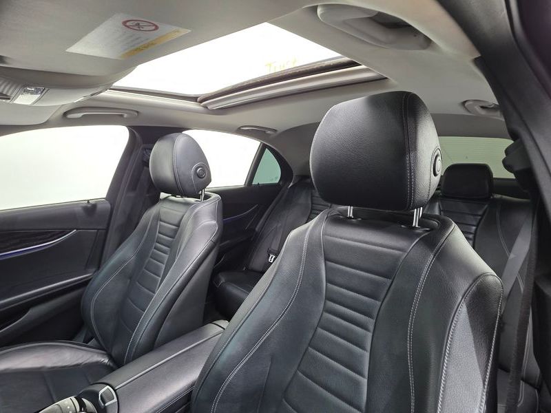 2018 Mercedes-Benz E-Class E220d Avantgarde photo 12