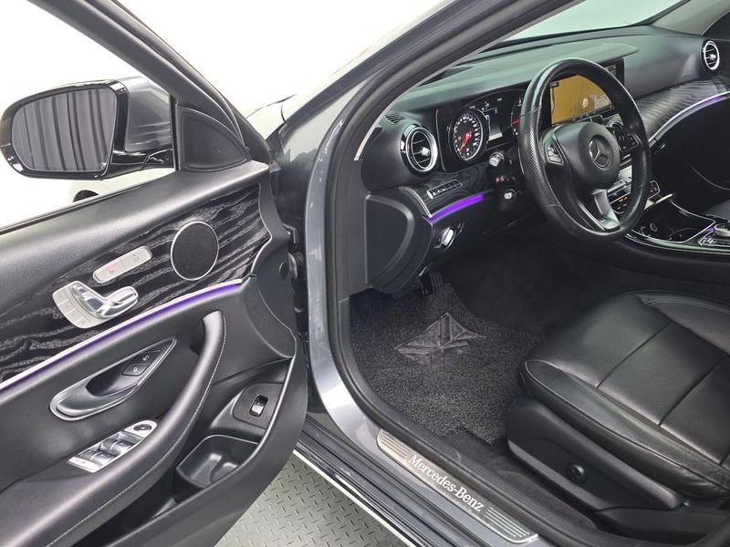 2018 Mercedes-Benz E-Class E220d Avantgarde photo 13