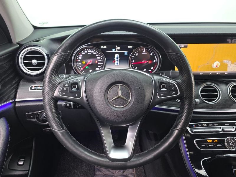 2018 Mercedes-Benz E-Class E220d Avantgarde photo 17