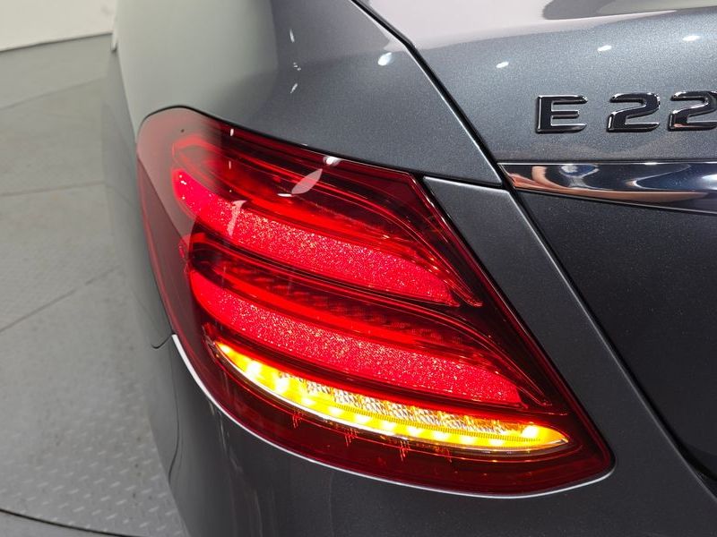 2018 Mercedes-Benz E-Class E220d Avantgarde photo 23