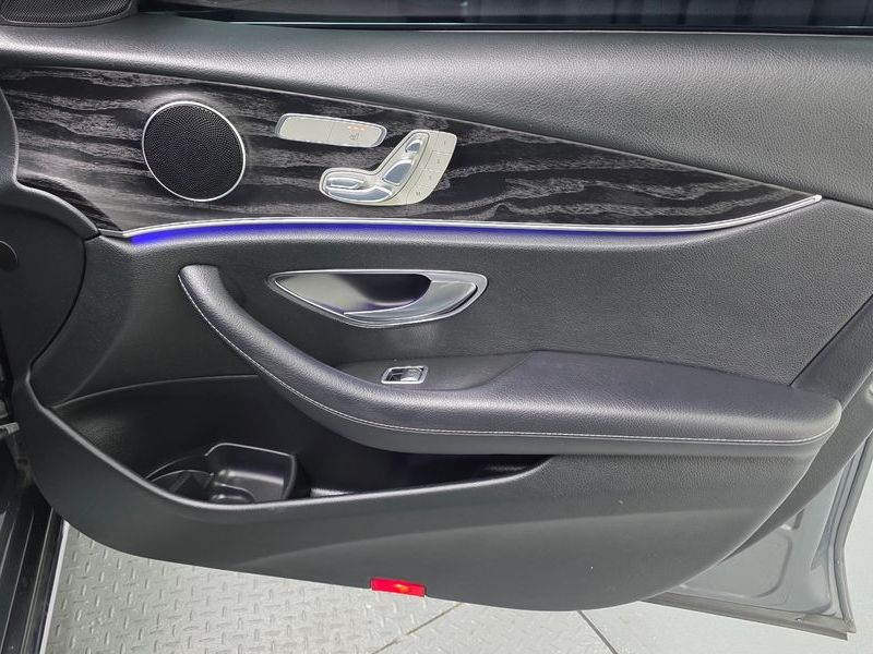 2018 Mercedes-Benz E-Class E220d Avantgarde photo 25