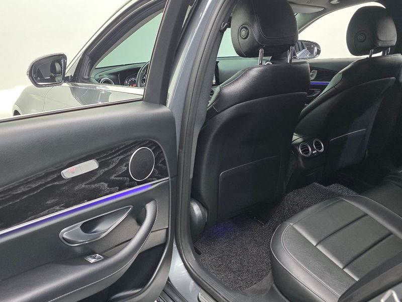 2018 Mercedes-Benz E-Class E220d Avantgarde photo 28