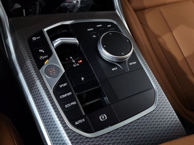 2023 BMW 3 Series 320i M Sport photo 9