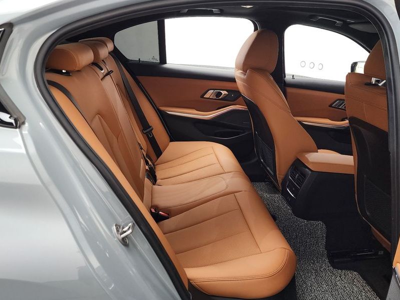 2023 BMW 3 Series 320i M Sport photo 11