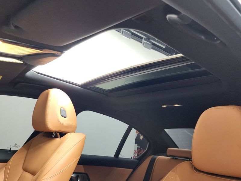 2023 BMW 3 Series 320i M Sport photo 16