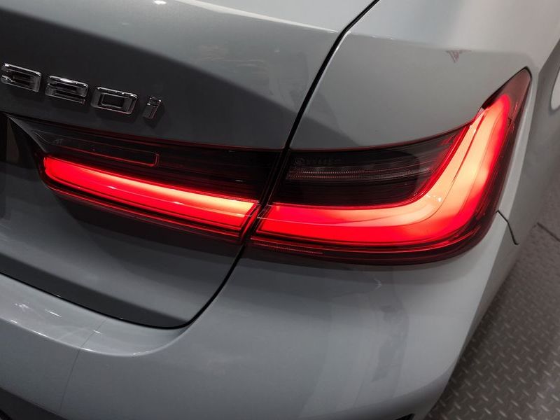 2023 BMW 3 Series 320i M Sport photo 23