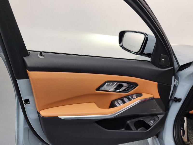 2023 BMW 3 Series 320i M Sport photo 24