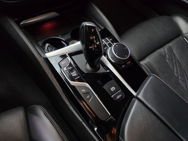 2020 BMW 5 Series 520d M Sport Package Plus photo 9