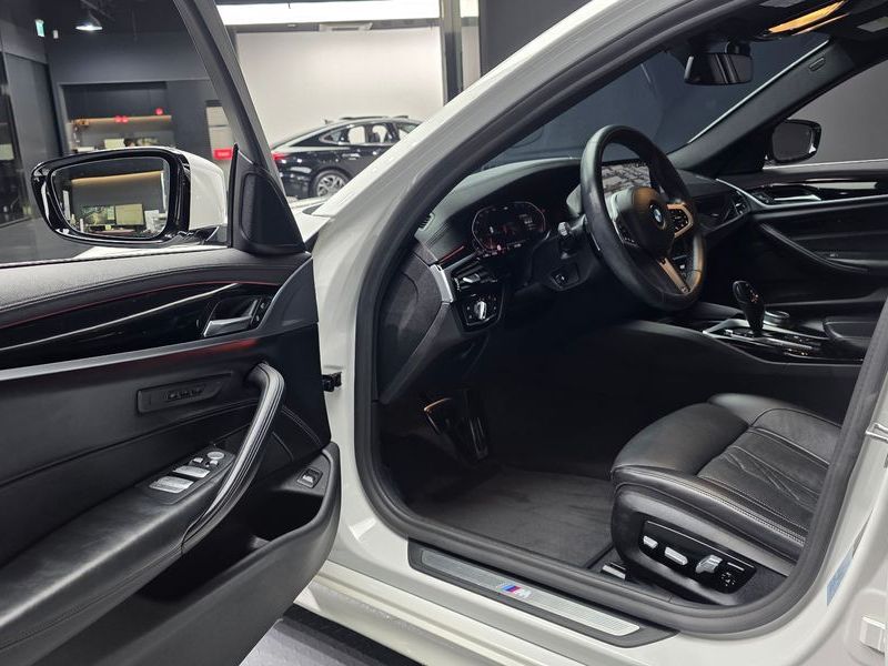2020 BMW 5 Series 520d M Sport Package Plus photo 10