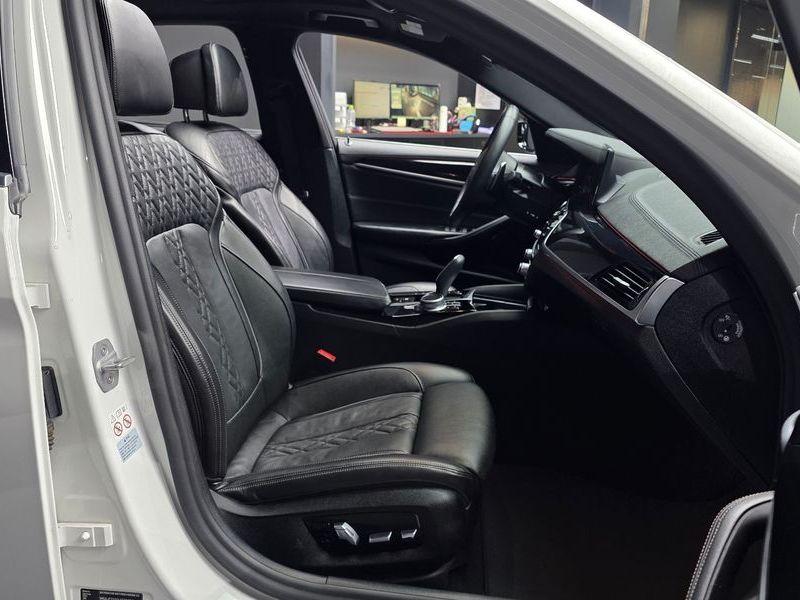 2020 BMW 5 Series 520d M Sport Package Plus photo 11